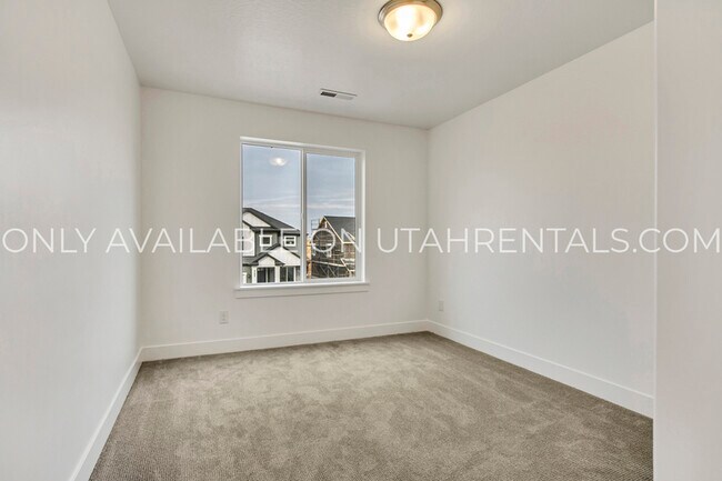 Building Photo - 4283 W Gate Keeper Dr