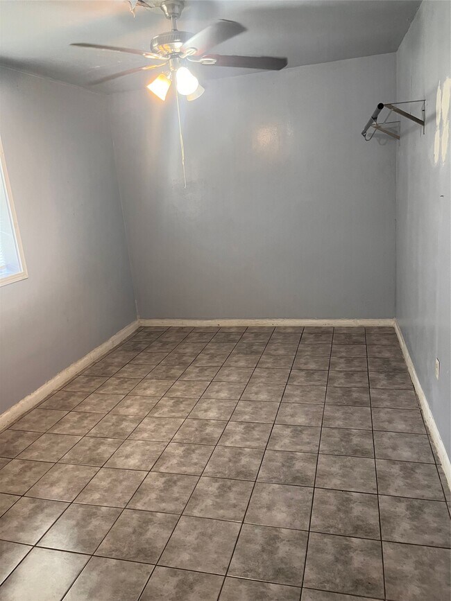 Building Photo - 11714 Lamprey St