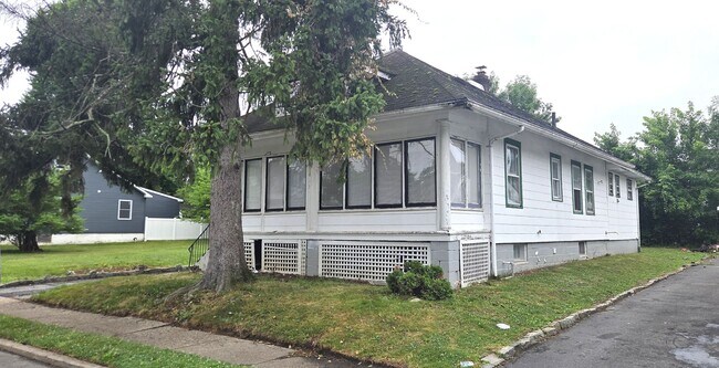 Building Photo - 117 Browning Ave