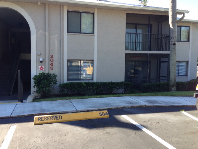 Building Photo - 2045 Hunters Glen Dr