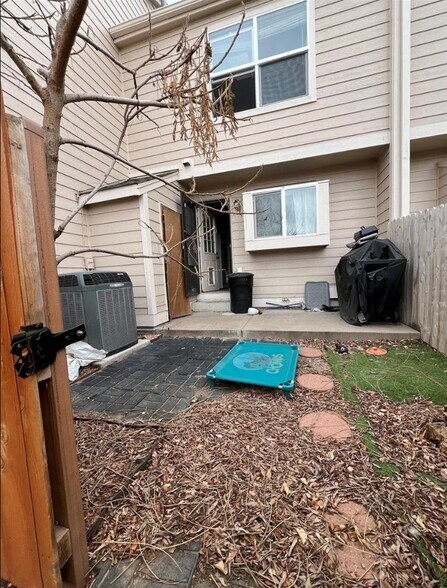 Building Photo - 1192 S Zeno Way