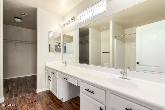 Building Photo - 5722 S 240th Dr