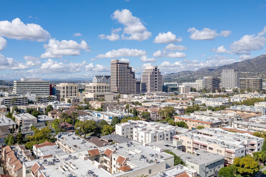 Building Photo - 310 N Jackson St