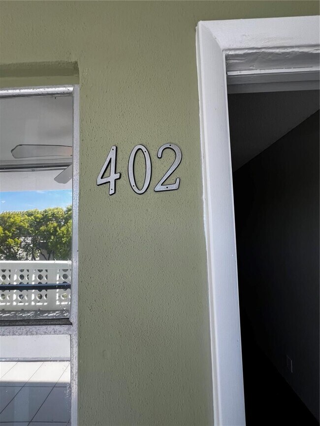 Building Photo - 1425 Arthur St