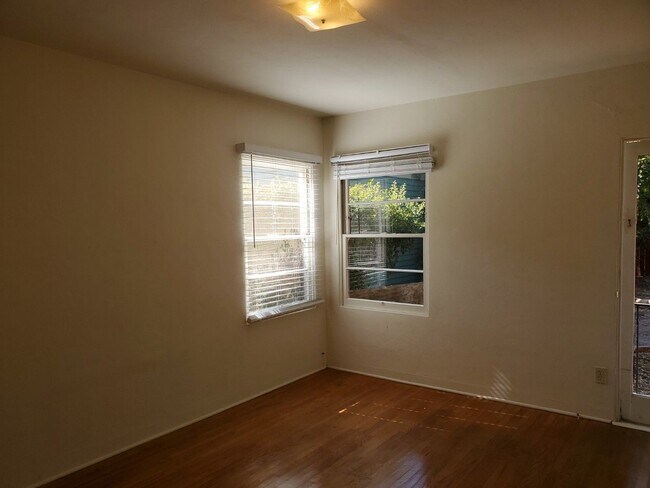Building Photo - Room for rent with a charming Normal Heights house with garage and large yard.