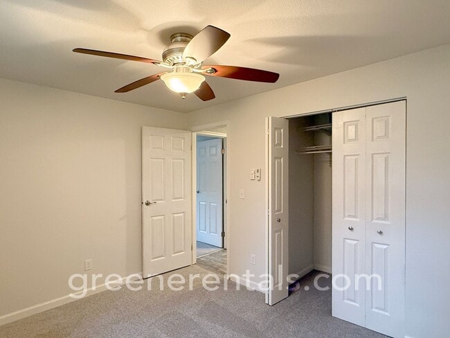 Building Photo - 2BR/1BA Duplex in Desirable West Olympia L...