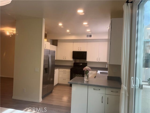 Building Photo - 278 S Oak Knoll Ave