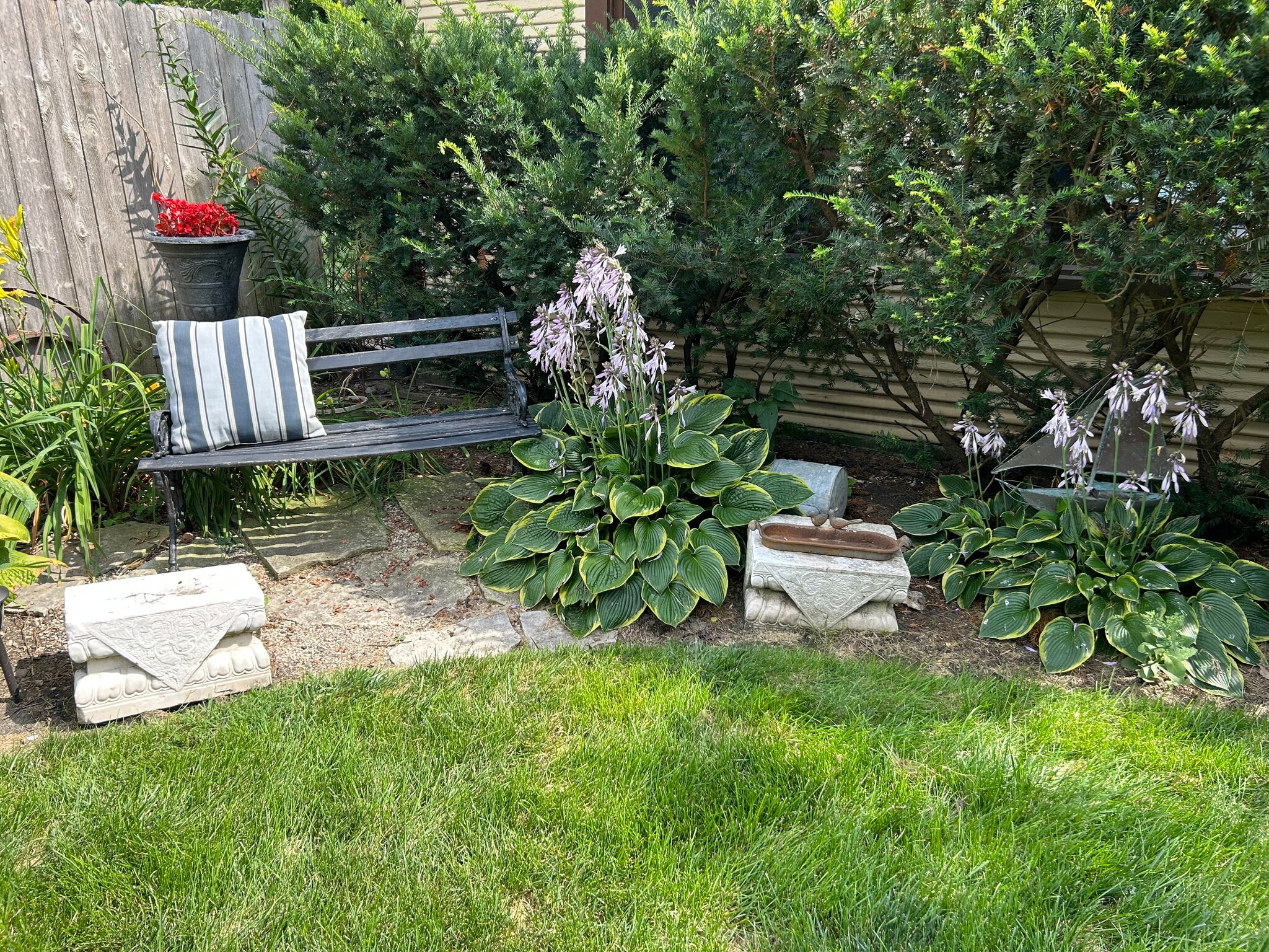 Quiet Seating - 220 W Harris Ave