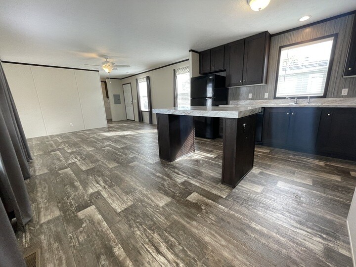 Building Photo - 38087 Johannes Dr