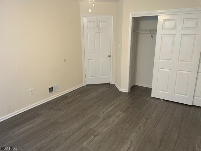 Building Photo - 181 Blew Ct