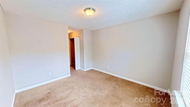 Building Photo - 2205 Cigar Ct