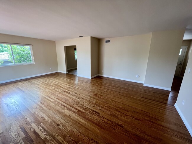 Building Photo - 9686 Wayfarer Dr