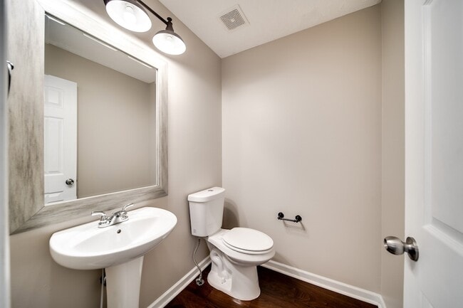 Building Photo - 104 Sundance Way