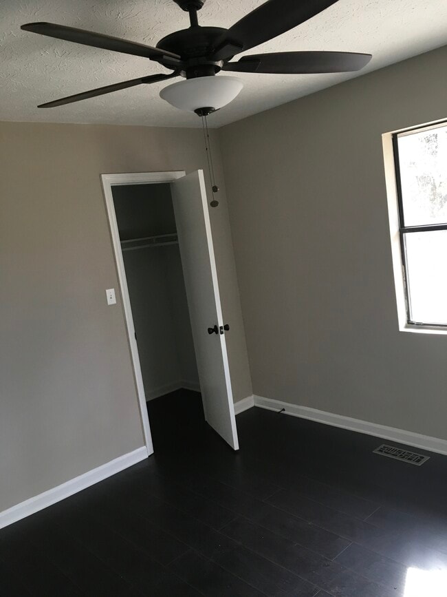 Building Photo - 110 Hillpine