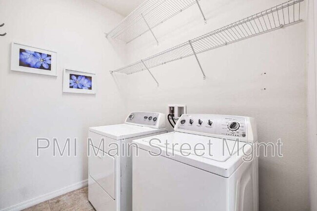 Building Photo - 541 Las Fuentes Dr