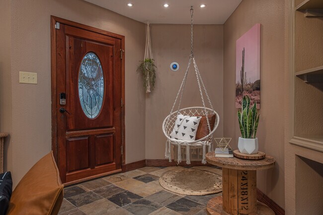 Building Photo - 20415 Linden Tree Dr