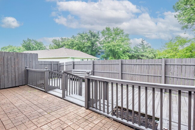 Building Photo - 3804 Larkspur Ct
