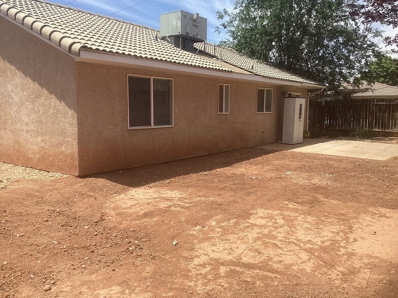 Building Photo - 2761 E 350 N