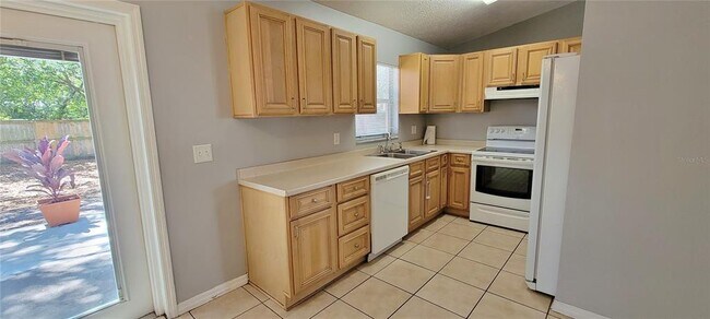 Building Photo - 3214 W Van Buren Dr