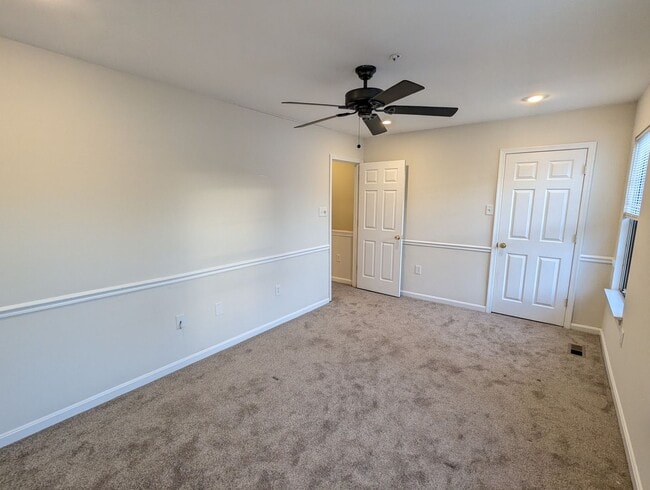 Building Photo - Well maintained townhouse in Robin Meadows Community with updated features available mid January!