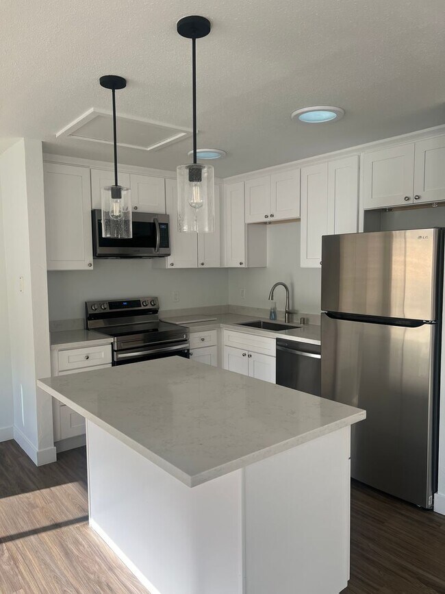Building Photo - Charming Fully Remodeled 3 Bedroom, 2 Bath...