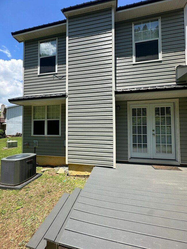 Building Photo - Briarwood West!  End Unit!