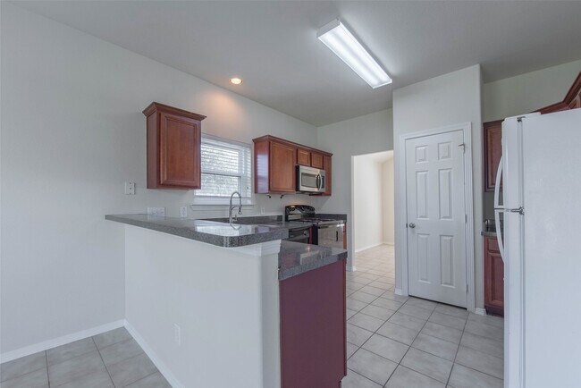Building Photo - 131 Sunset Falls Dr