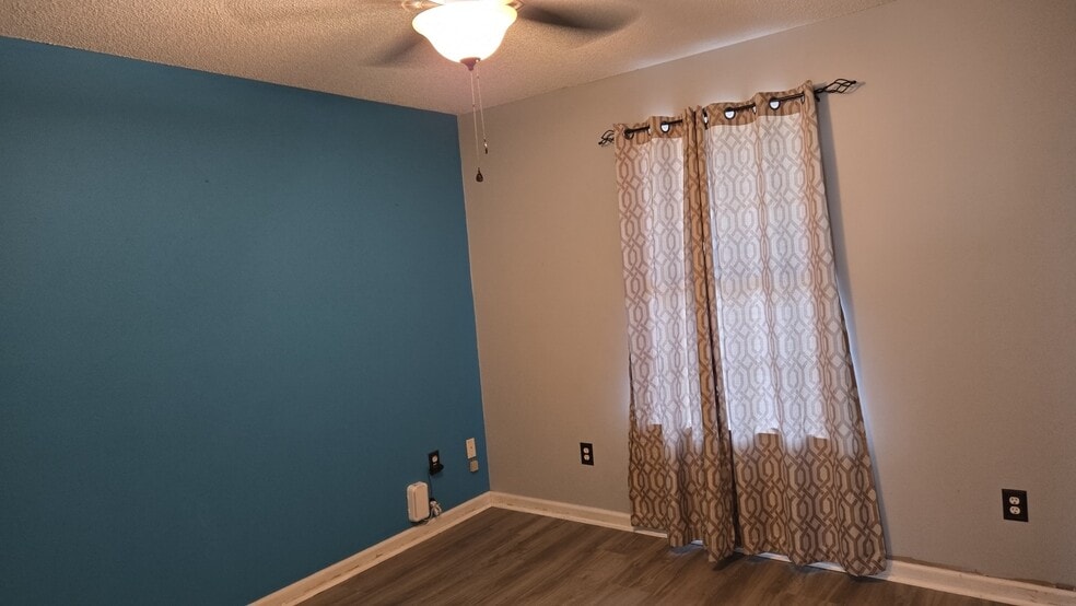 Building Photo - 326 Autumn Ridge Trl