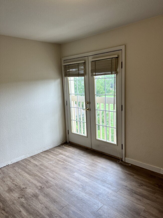 Building Photo - Available March!  Beautiful Condo in Steeplechase!