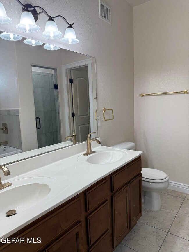 Building Photo - 3737 Tierra Campa Dr