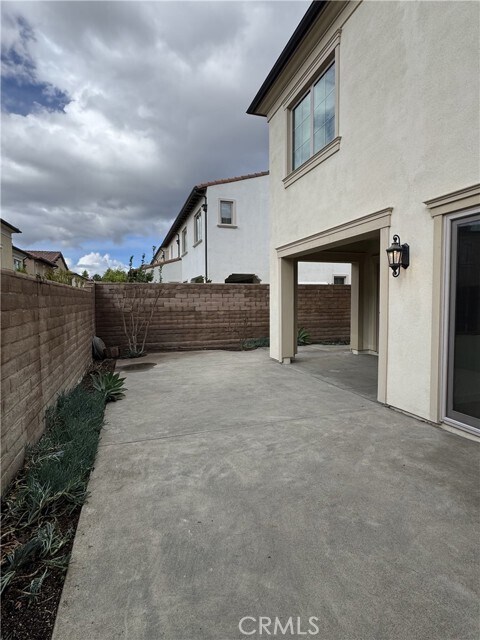 Building Photo - 66 Diamond Flats