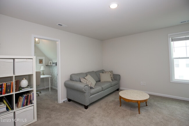 Building Photo - 402 Summer Wind Wy