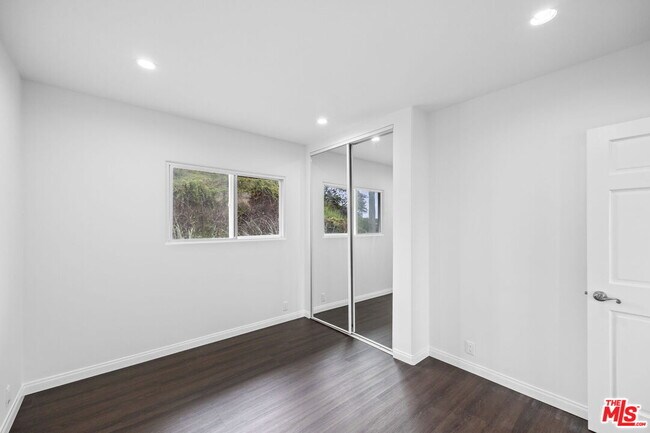 Building Photo - 350 Chautauqua Blvd
