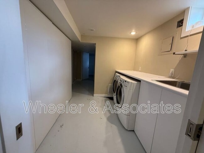 Building Photo - 1575 S 800 E