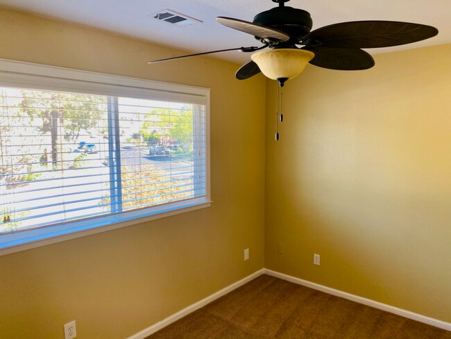 Building Photo - MOVE IN SPECIAL! ! Beautiful 3 bedroom 3 b...