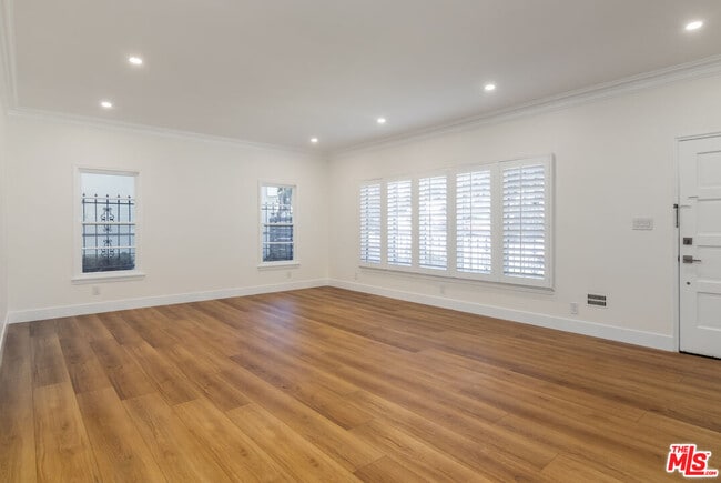 Building Photo - 1114 S Orange Dr