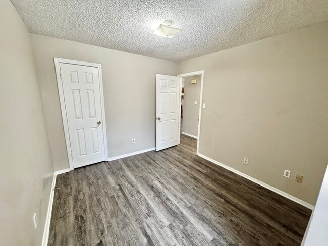 Building Photo - 6481 Summer Creek E
