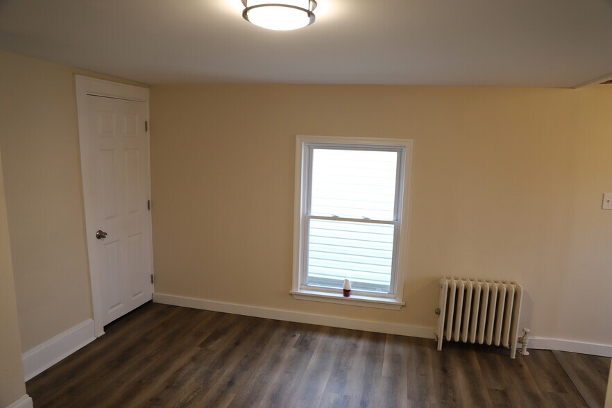 Building Photo - 207 W Church St