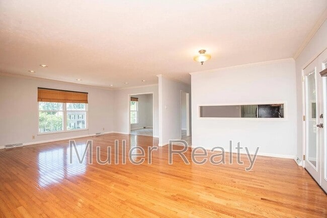 Building Photo - 10837 Dineen Dr