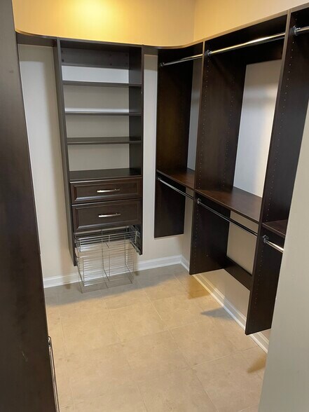 Building Photo - 5 Players Club Dr