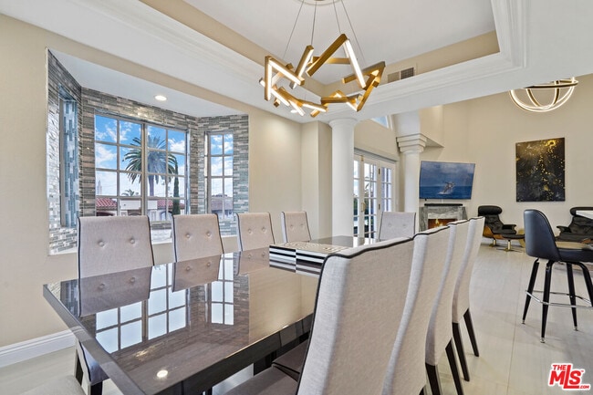 Building Photo - 10627 Ashton Ave