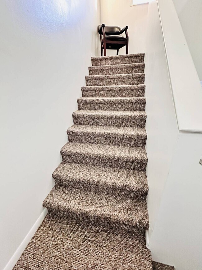 Building Photo - 130 Cypress Way W