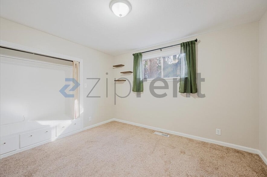 Building Photo - 593 W 1020 S