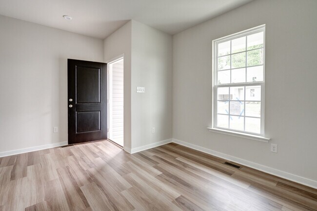 Building Photo - 317 Northfield Hts Ln