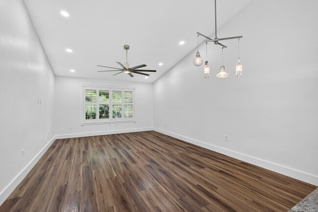 Building Photo - 13085 Belhaven Ct