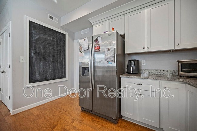 Building Photo - 805B Lafayette Street