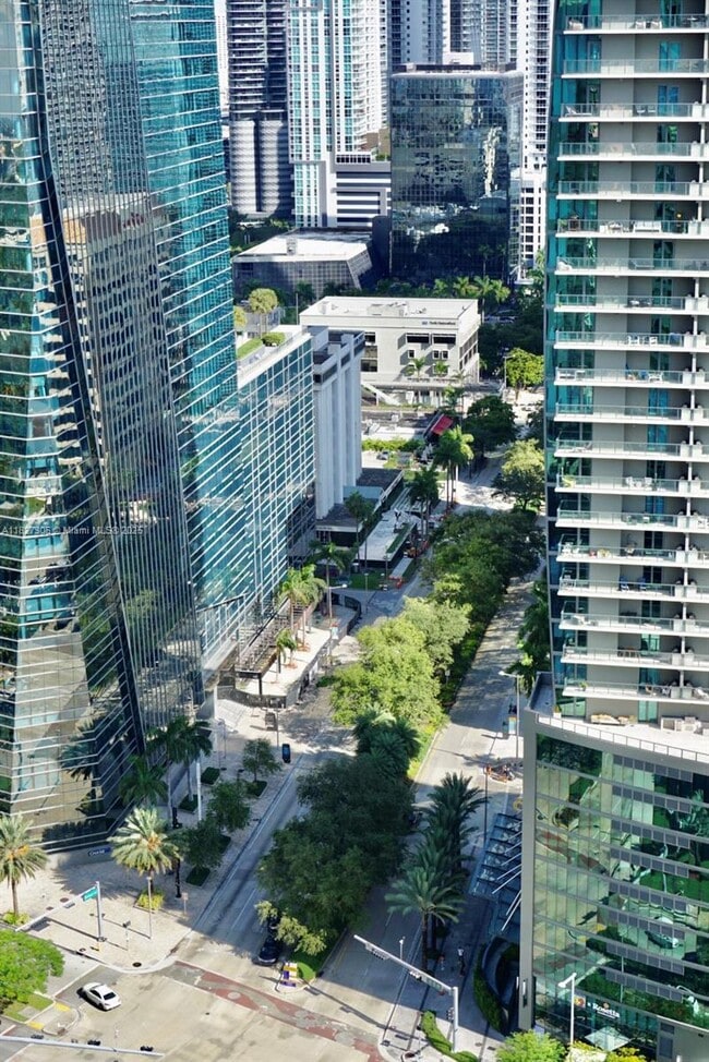 Building Photo - 1541 Brickell Ave