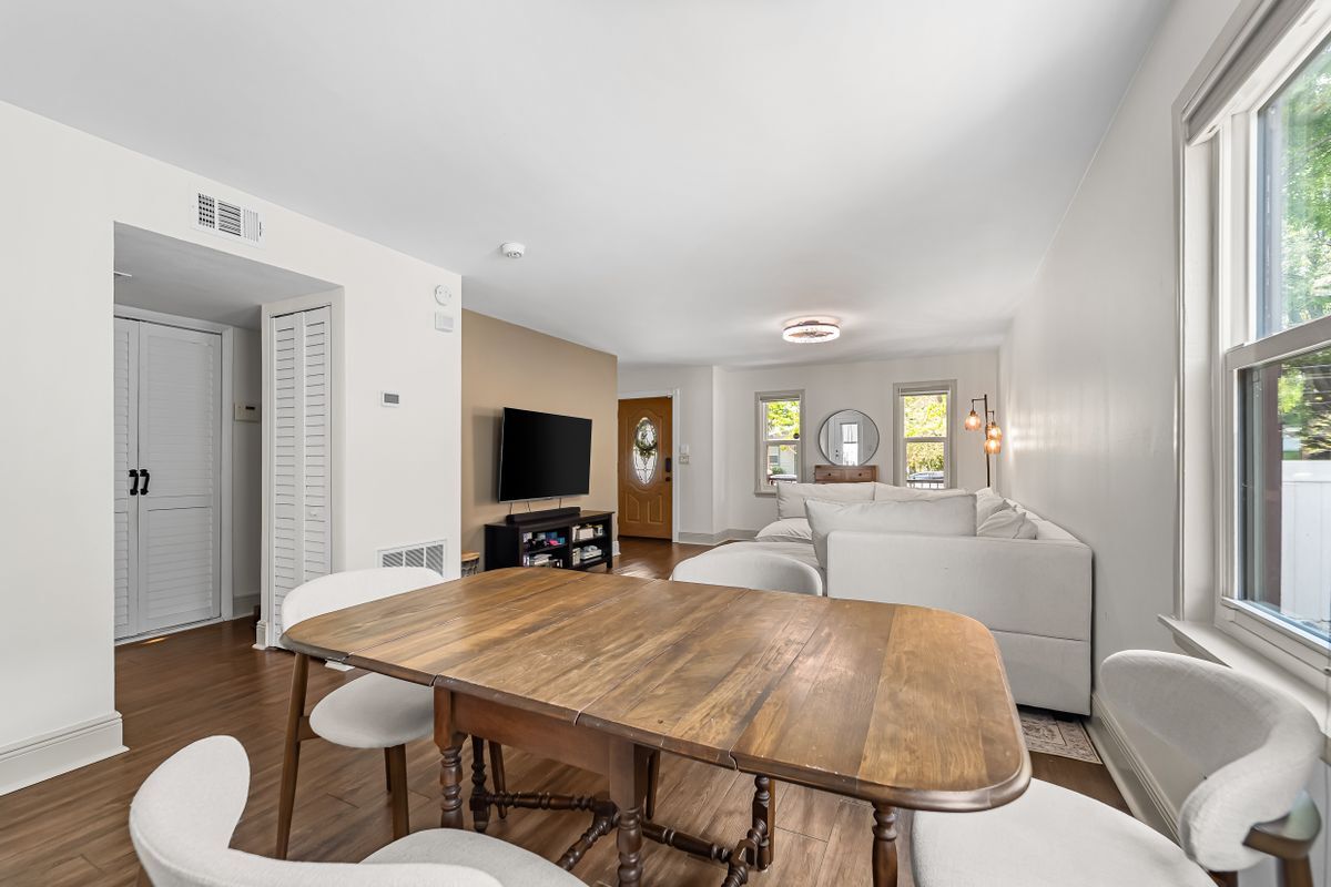 Building Photo - 308 E Ross Ave