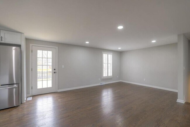 Building Photo - 10530 W 92nd Pl