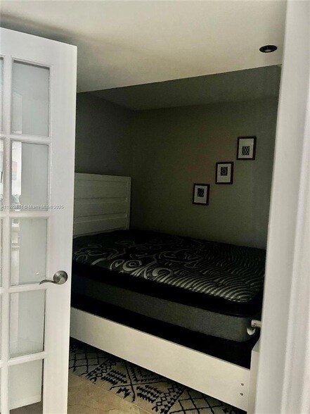 Building Photo - 1717 N Bayshore Dr